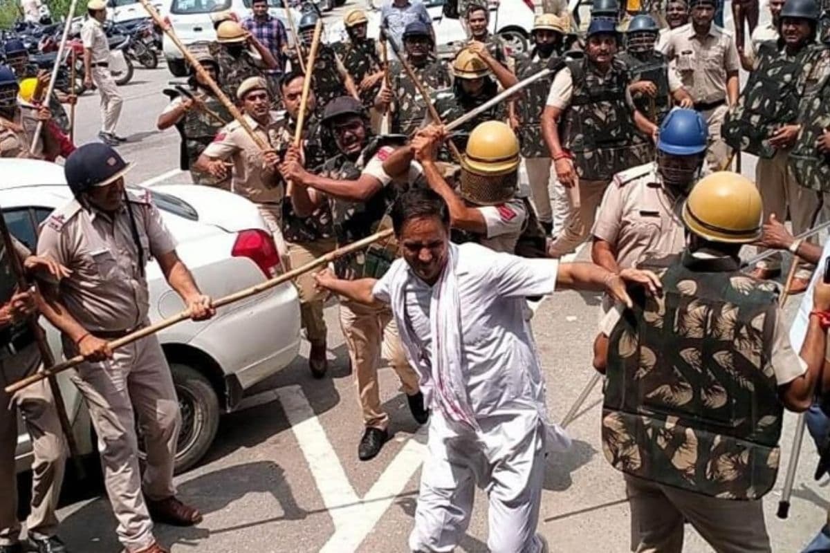 दशहरा से पहले मुंगेर में बड़ा बवाल, आपस में  भिड़े दो समुदाय के लोग, इलाका छावनी में तब्दील