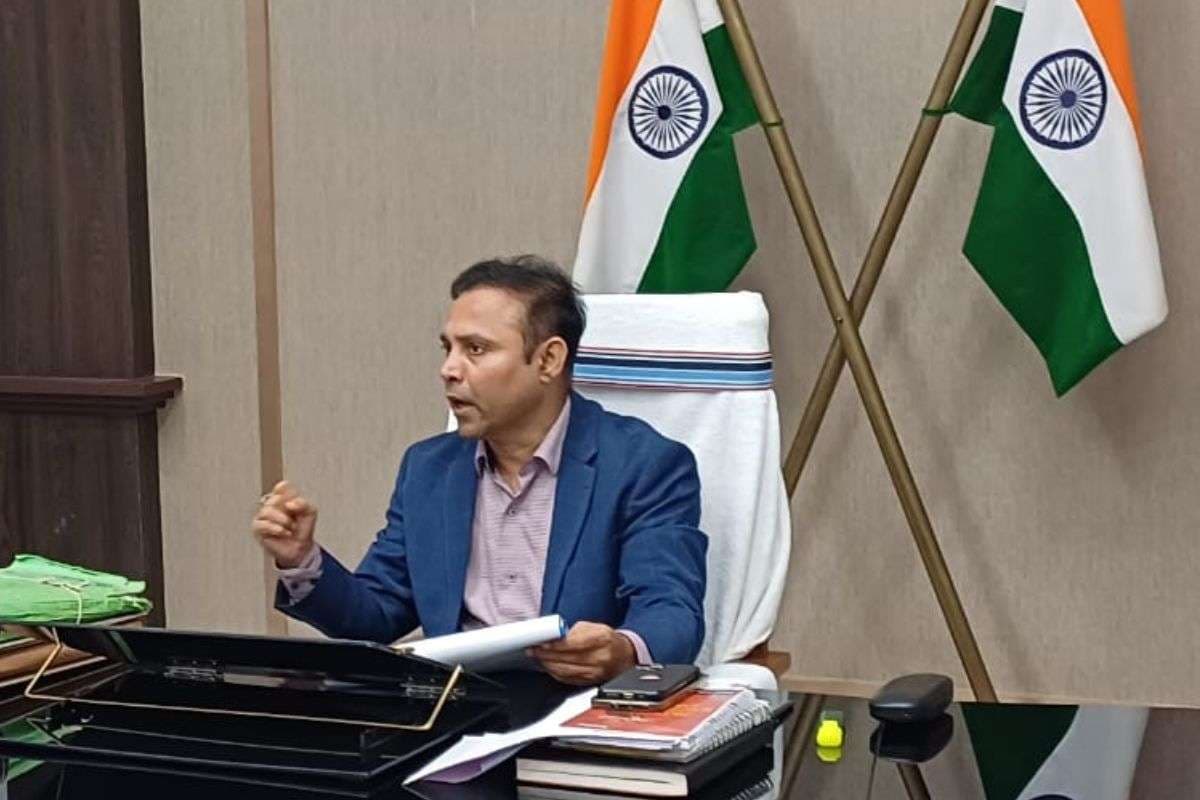 Bihar Elections 2025: विधानसभा चुनाव का ऐलान होते ही हटाए जायेंगे बैनर-पोस्टर, DM ने दिया आदेश