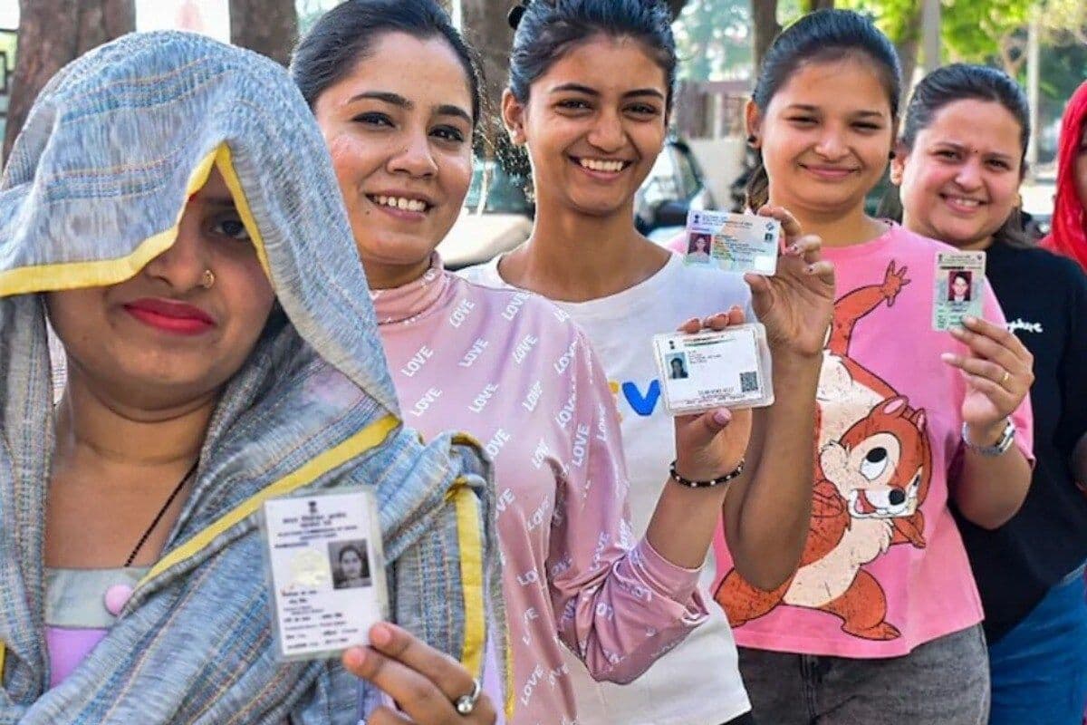 बिहार विधानसभा चुनाव की तैयारियां तेज, जिला निर्वाचन अधिकारी ने किया EVM वेयरहाउस का निरीक्षण