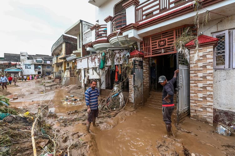 Very Heavy Rain Alert: उत्तराखंड में आफत की बरसात, उफान पर नदियां, अगले 3-4 दिनों तक अलर्ट