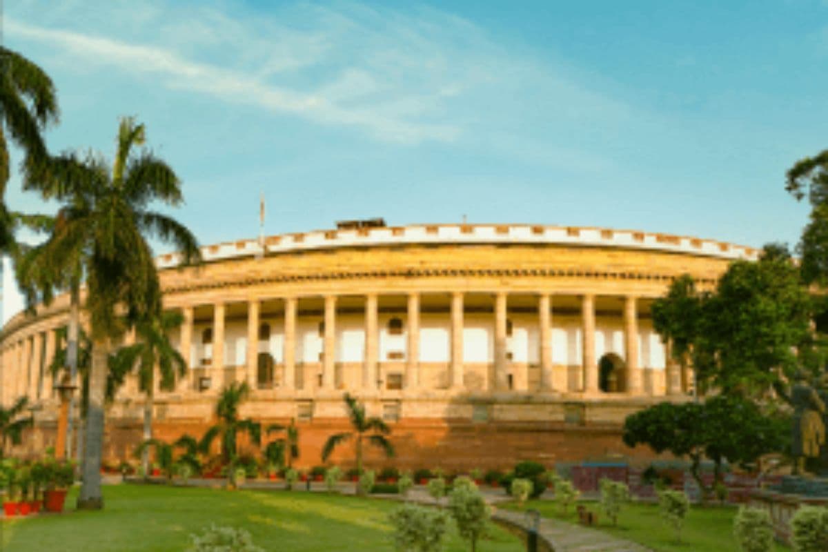 Vice President: भारत के उपराष्ट्रपति को मिलने वाली सुविधाएं, वेतन, भत्ते और पेंशन की पूरी जानकारी