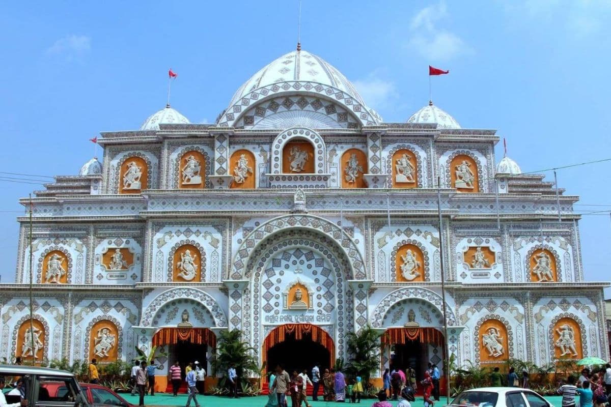 Durga Puja Pandal 2025: रामगढ़ में यहां का दुर्गा पूजा पंडाल होगा खास, दिखेंगे भगवान विष्णु के दस अवतार