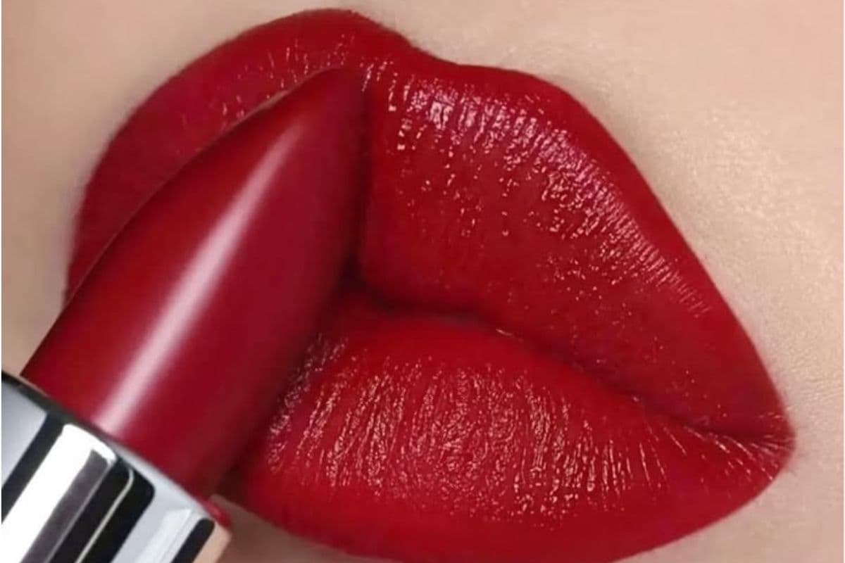 Red Lipstick Shades: हर स्किन टोन के लिए परफेक्ट हैं ये 5 रेड लिपस्टिक शेड्स