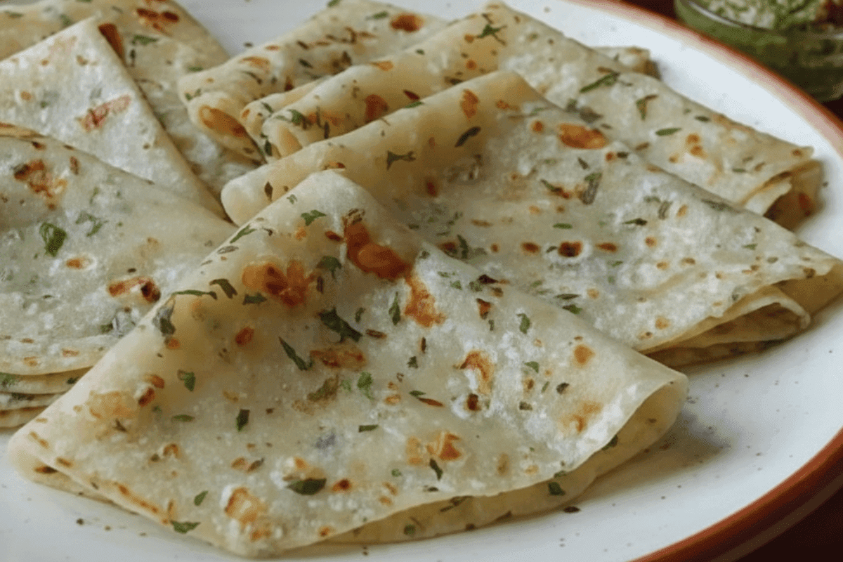 Reshmi Sabudana Paratha: नवरात्रि व्रत में बनाएं सॉफ्ट और रेशमी साबूदाना पराठा