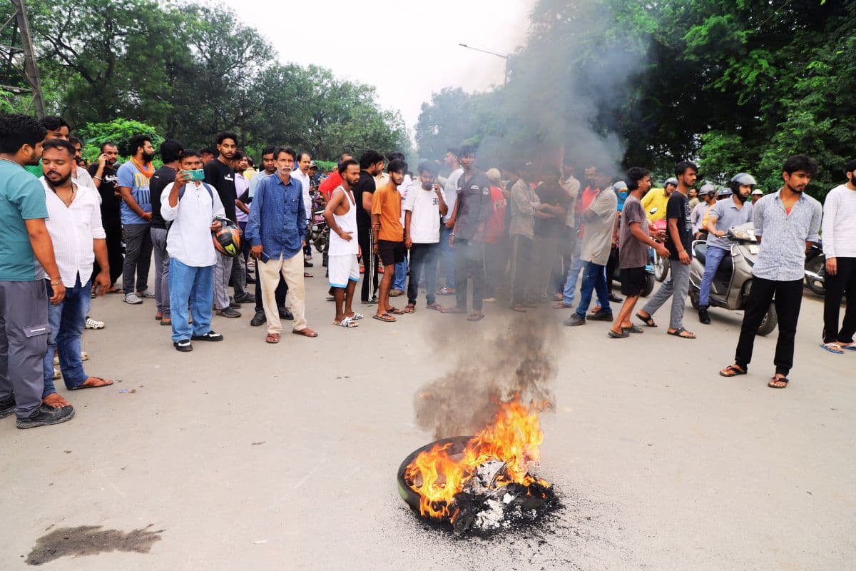 जमशेदपुर में ट्रक की चपेट में आने से बाइक सवार किशोर की मौत, 7 घंटे रोड जाम