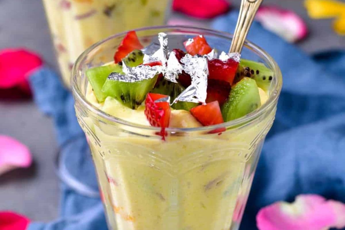 Sabudana Fruit Custard: झटपट बनने वाली साबूदाना कस्टर्ड रेसिपी, फल और मलाई का अनोखा संगम