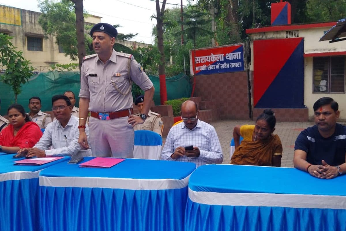 Durga Puja 2025: झारखंड में दुर्गा पूजा में अश्लील गाना और रात 10 बजे के बाद बजाया डीजे तो गिरेगी गाज