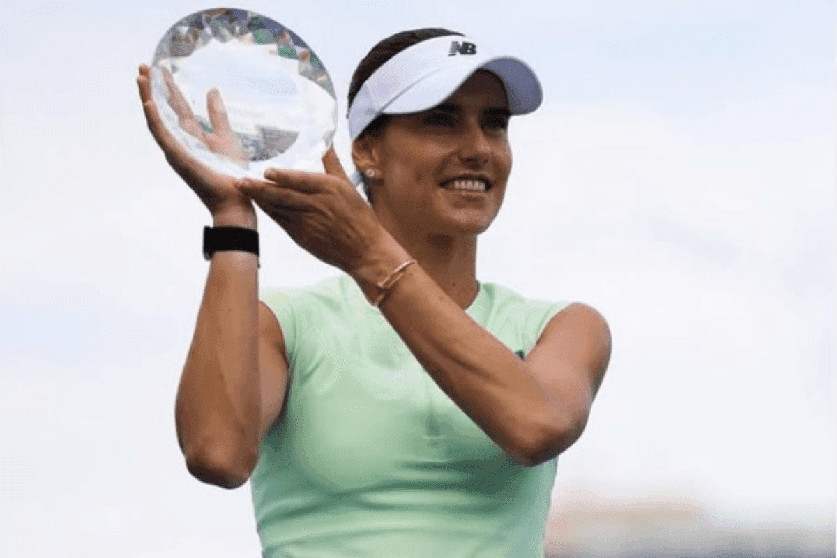 Sorana Cirstea With Trophy