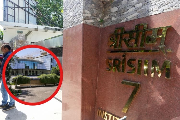 Swami Chaitanyananda : चैतन्यानंद ने लगा रखे थे बाथरूम के बाहर कैमरे, छात्राओं को देखता था अपने फोन पर