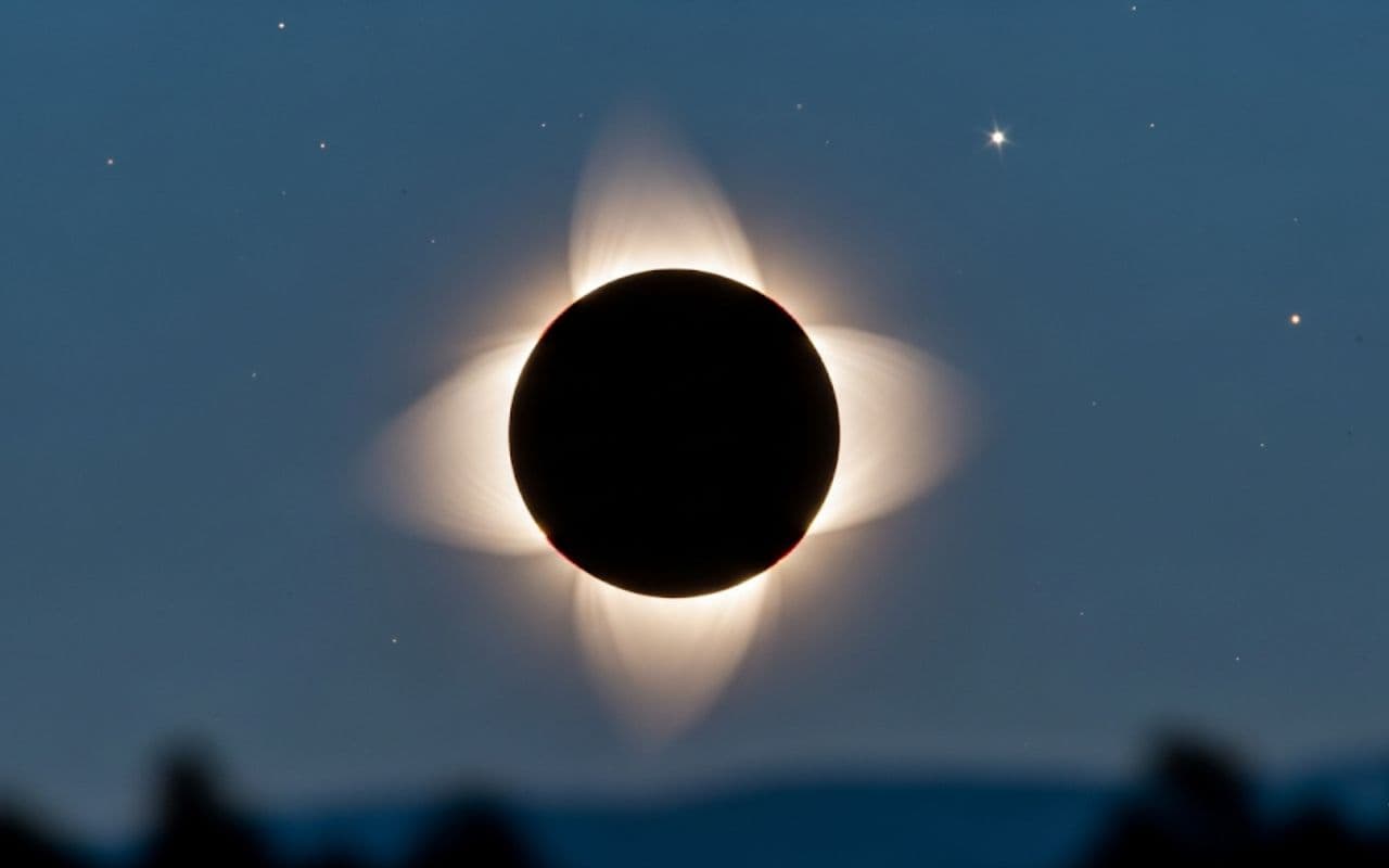 Surya Grahan 2025 India Time: रविवार को लगने जा रहा है साल का आखिरी सूर्यग्रहण, जानें क्या भारत में दिखेगा