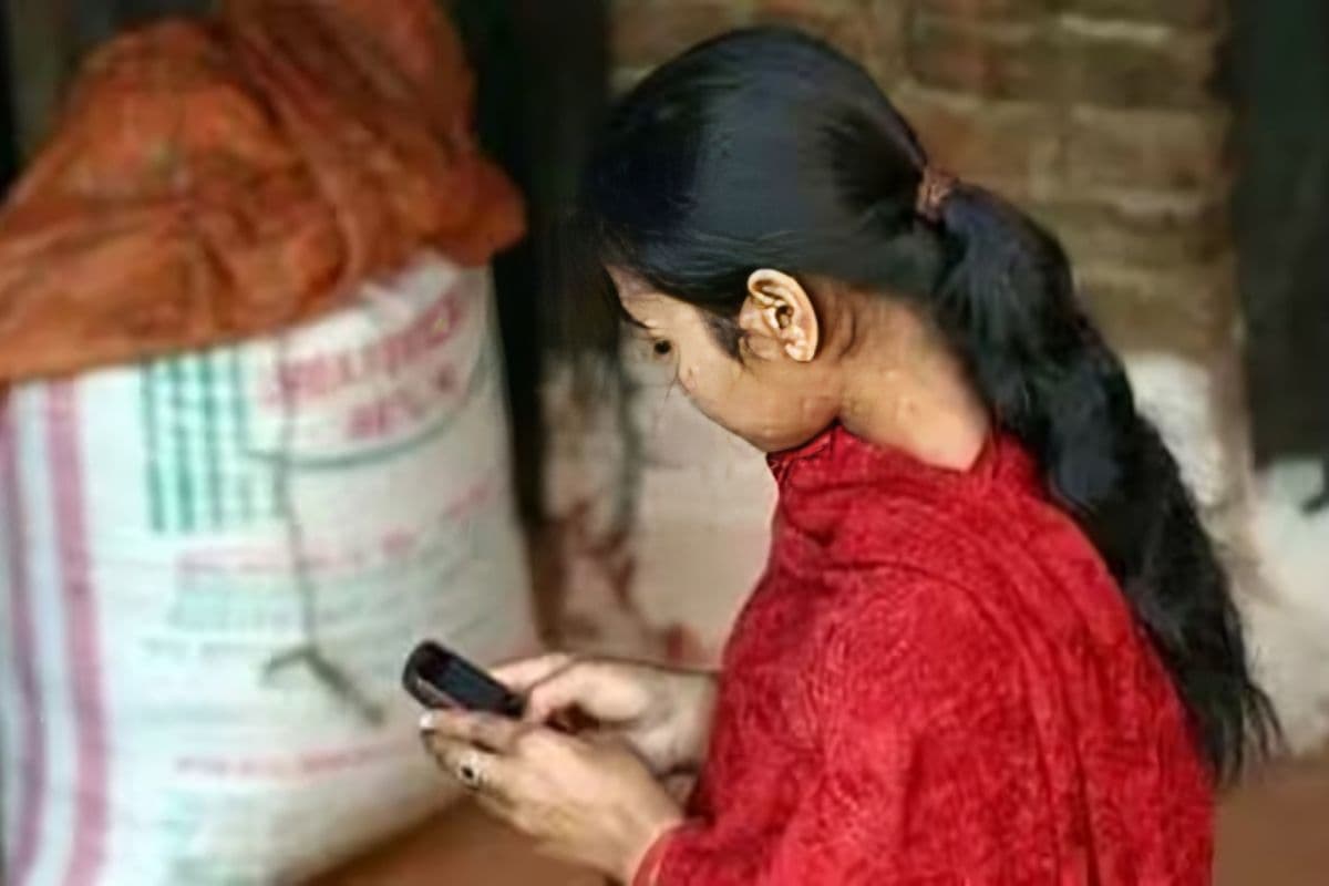 Bihar News: मोबाइल चलाने पर डांट लगी तो किशोर ने छोड़ा खाना-पीना, तीन दिन बाद परिवार में पसरा मातम