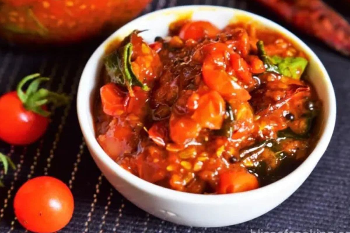 Tomato Pickle Recipe: ट्राय करें बिना तेल वाला हेल्दी और टेस्टी टमाटर का अचार