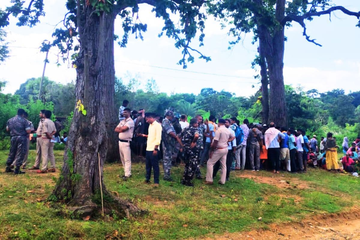 आदिवासियों ने जाहेरथान के पास एनएच का निर्माण रोका, 28 को दिसोम बैसी की बैठक
