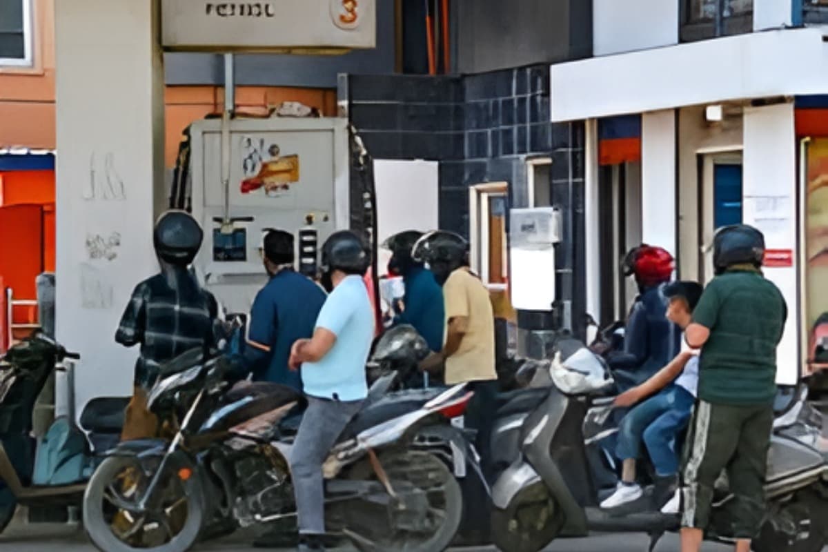 हेलमेट नहीं तो पेट्रोल नहीं! उत्तर प्रदेश में आज से नया नियम लागू