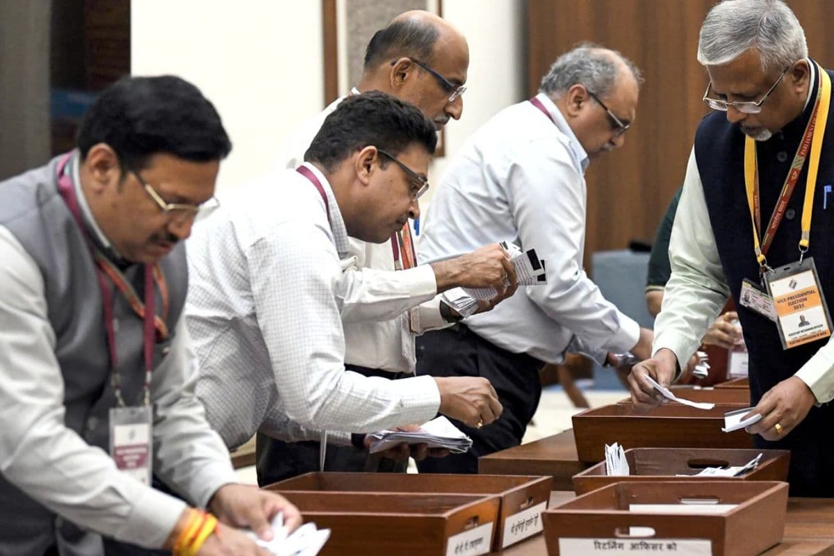 Vice Presidential Election: उपराष्ट्रपति चुनाव में विपक्ष के 15 ‘गद्दार’ कौन? जानें किन दलों पर शक 