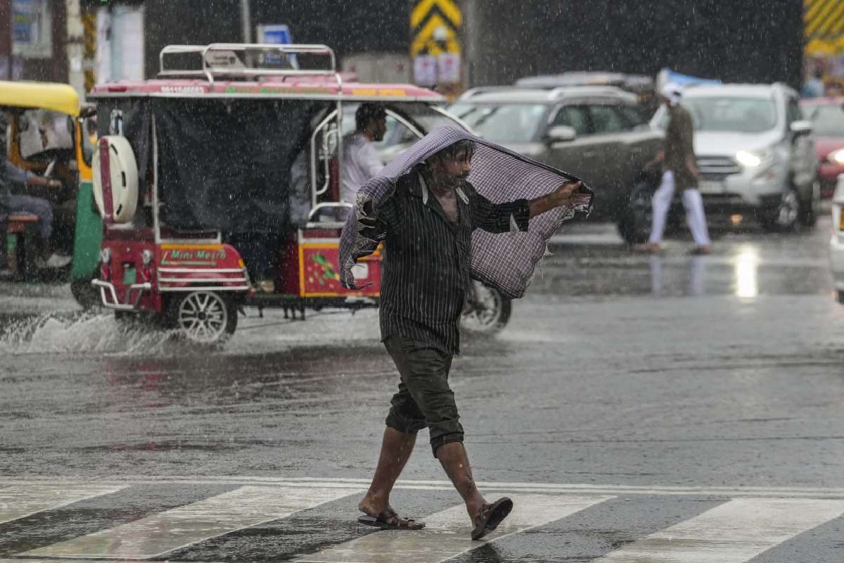 Kal ka Mausam : लो प्रेशर का असर, 1 से 4 अक्टूबर तक भारी बारिश की आशंका, दशहरे का मजा हो सकता है किरकिरा