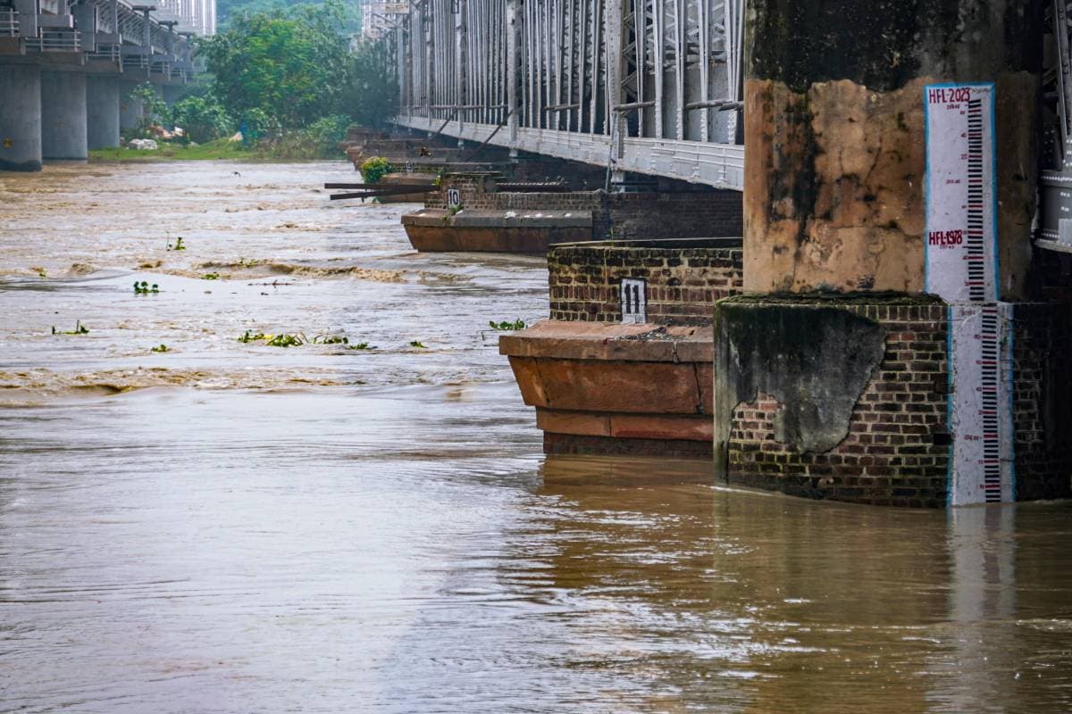 Delhi Flood : दिल्ली में बाढ़ का खतरा, यमुना नदी का पानी देख डरे लोग, वीडियो आया सामने
