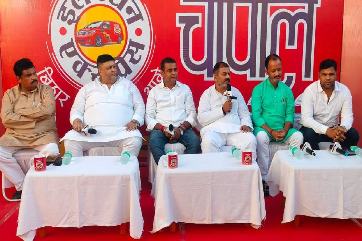 Bihar Election Express: बरबीघा में जनता ने नेताओं की जमकर ली क्लास, चौपाल के मंच पर डॉलर से डॉक्टर तक उठे मुद्दे