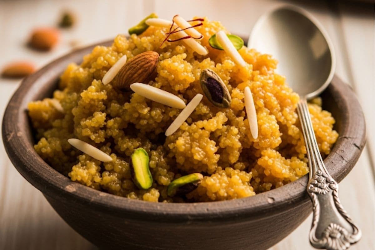Suji Besan Halwa: बचपन की यादें करें ताजा, नानी-दादी के अंदाज में बनाएं सूजी-बेसन का हलवा