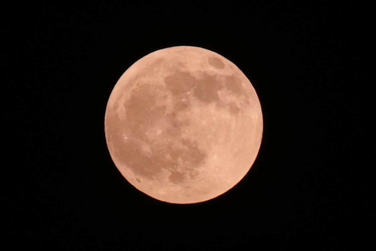 Chandra Grahan Video: चंद्र ग्रहण का दिखा अद्भुत नजारा, वीडियो में देखें Blood Moon