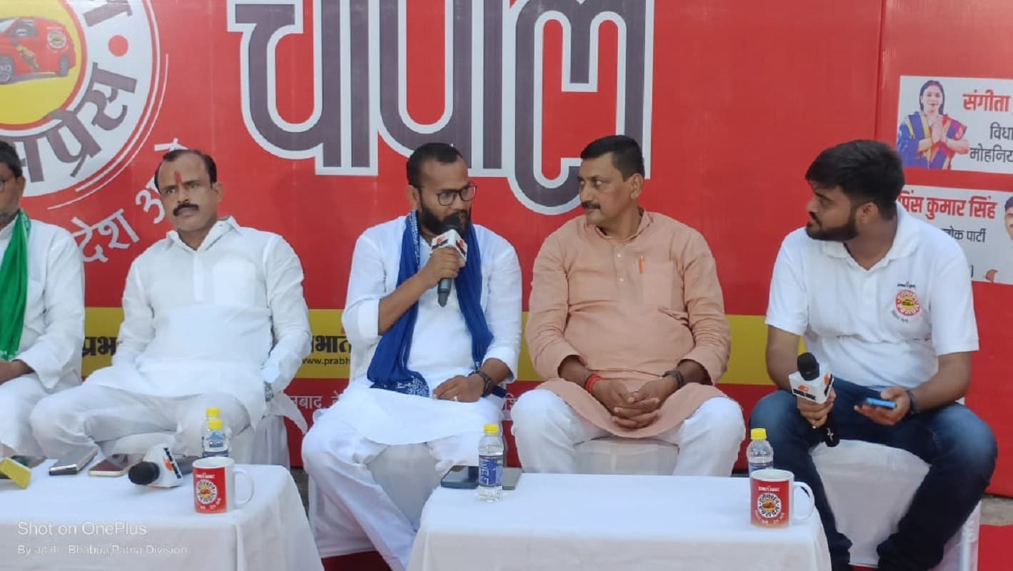 Bihar Election Express: चैनपुर में जनता की मूड से नेता बेचैन, चौपाल पर नेता से किया गया मिर्ची से भी तीखा सवाल