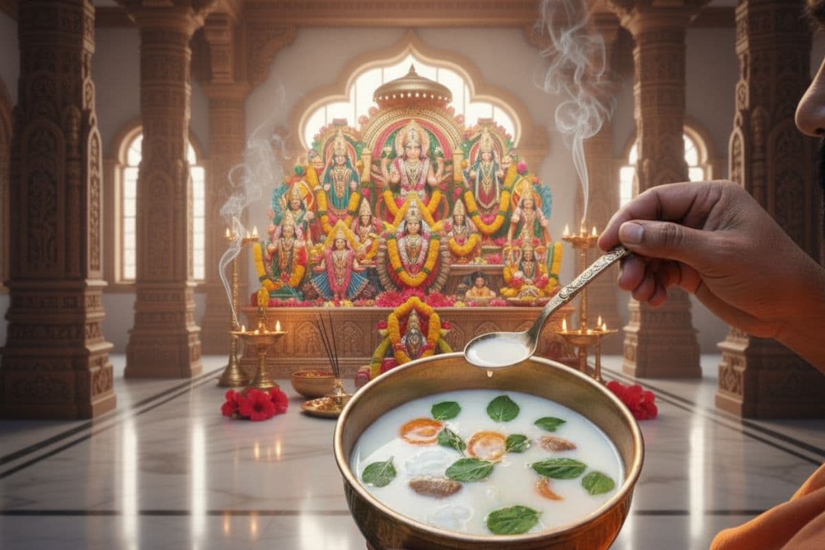 Charanamrit significance: सनातन धर्म मे चरणामृत का महत्व, जानिए चरणामृत ग्रहण करने का सही तरीका