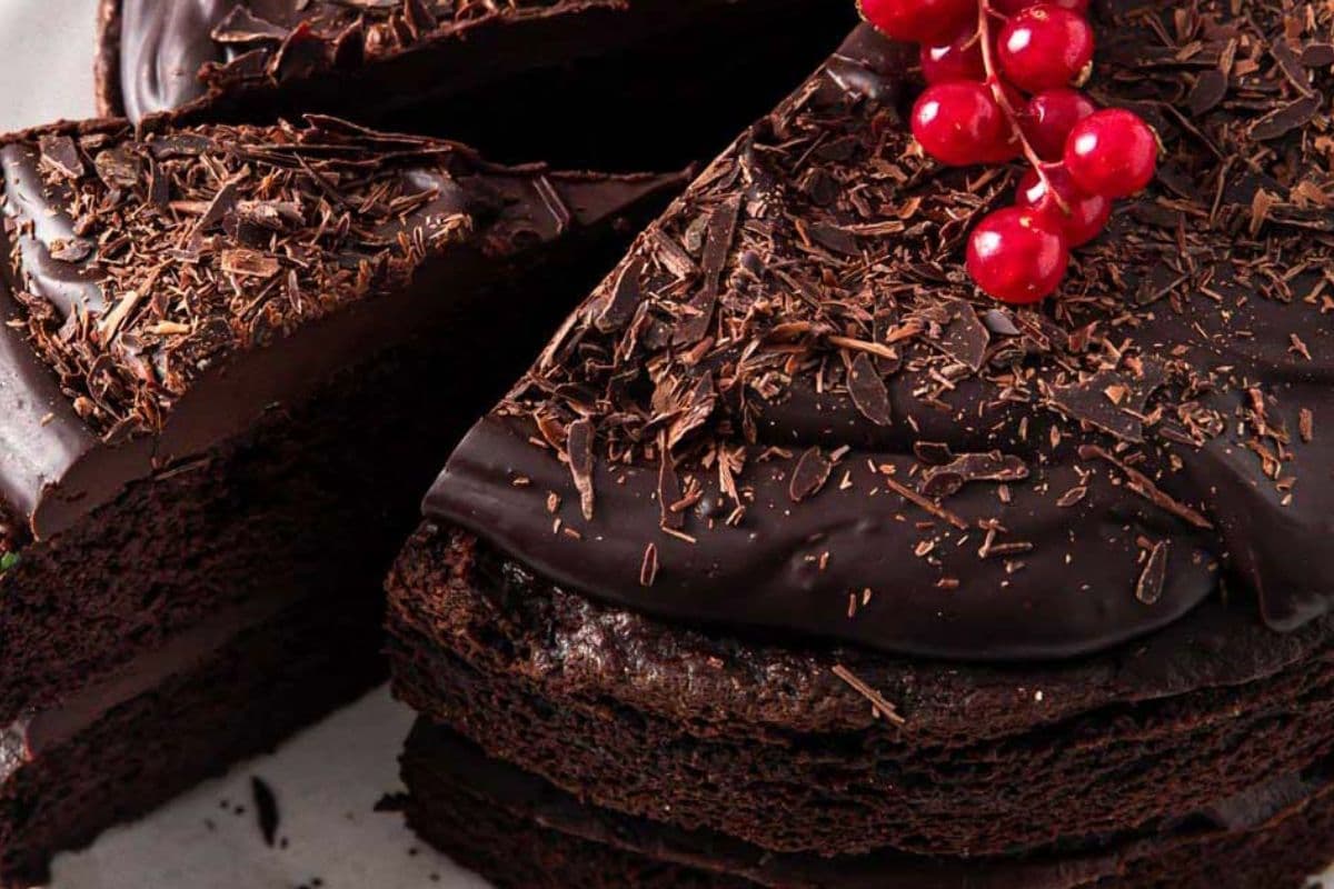 Sugar Free Chocolate Cake Recipe: बिना चीनी के खाना है स्वादिष्ट केक, तो इन आसान टिप्स को करें फॉलो 