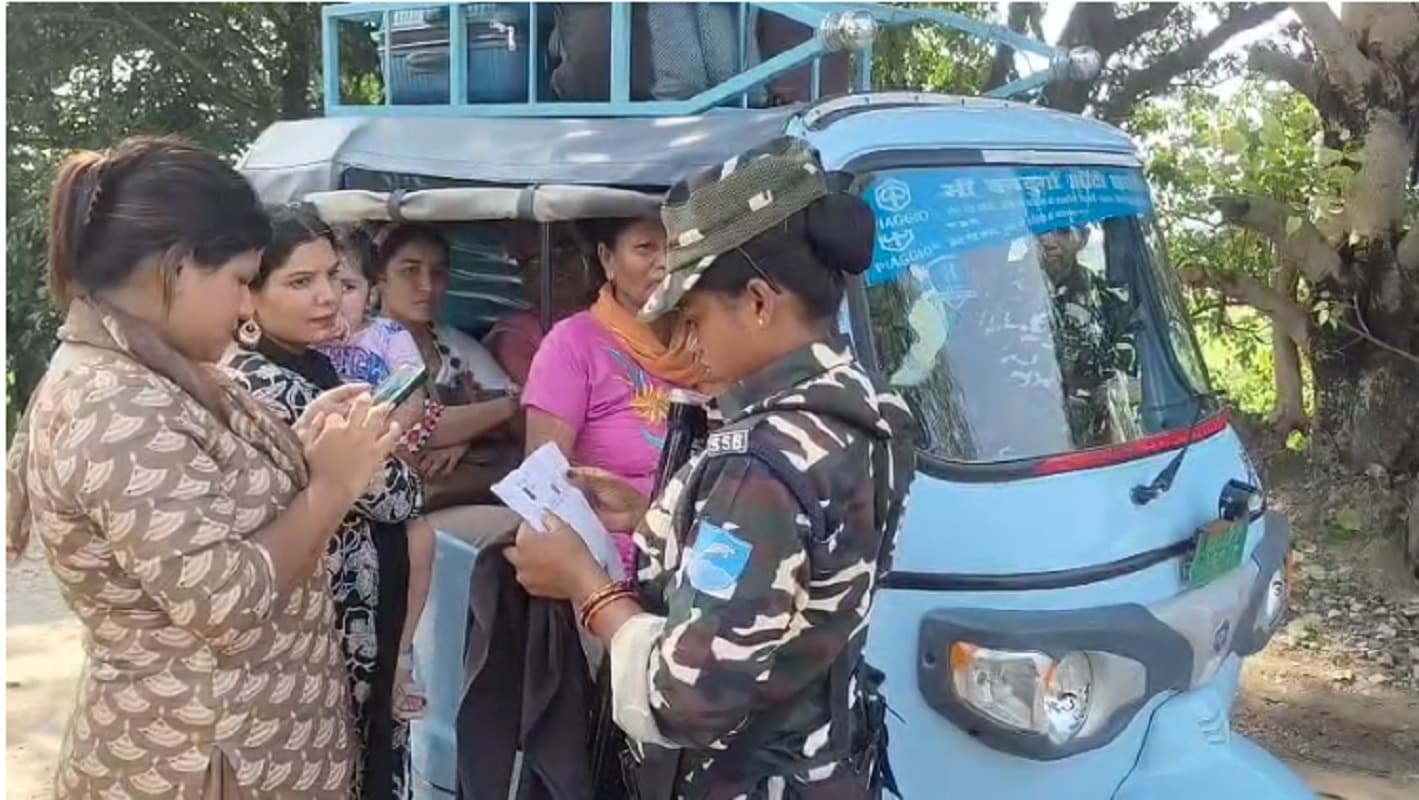 Nepal Protest: नेपाल में फंसे बिहार के सैकड़ों पर्यटक, सुरक्षित वतन वापसी का हो रहा प्रयास