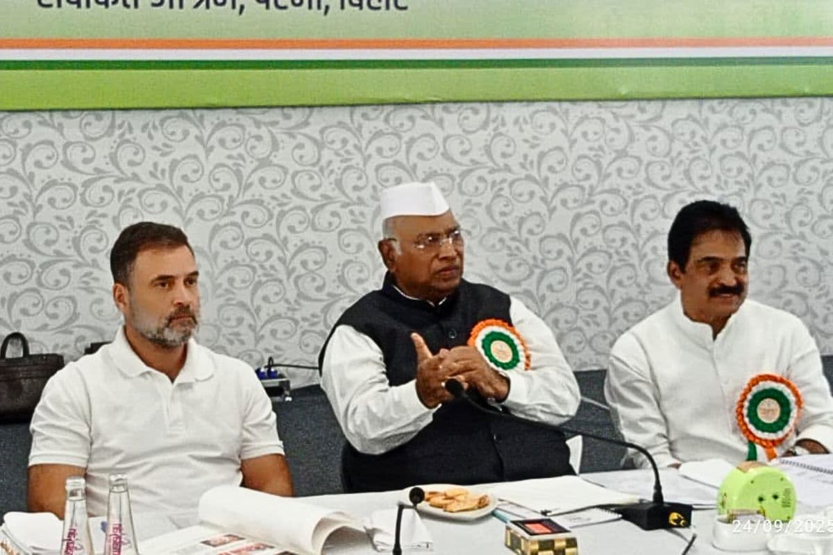 राहुल गांधी के पटना पहुंचते ही CM फेस पर बड़ा ऐलान! CWC बैठक से पहले कांग्रेस ने चढ़ाया सियासी पारा