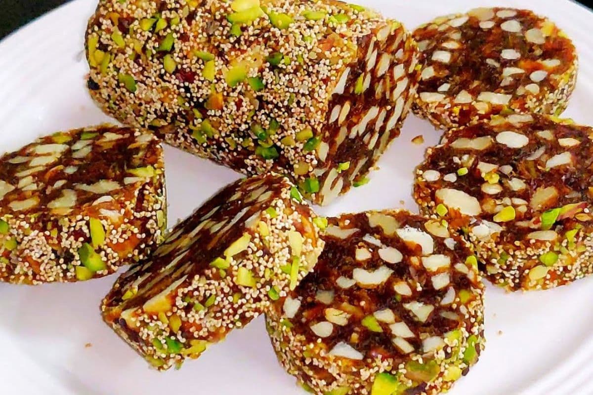 Dry Fruit Khajur: बिना चीनी की टेस्टी मिठाई, घर पर बनाएं हेल्दी ड्राय फ्रूट खजूर रोल