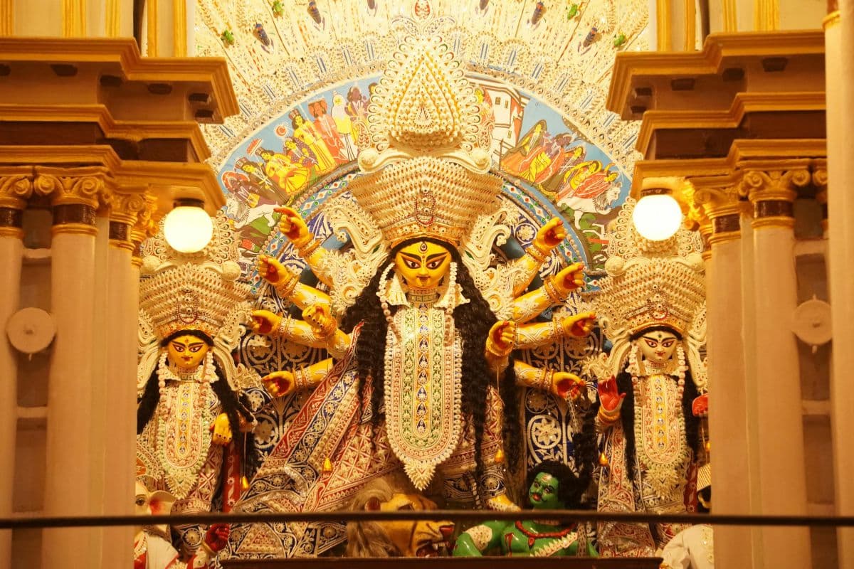 Happy Navratri 2025 Wishes: मां दुर्गा आपके जीवन को सुख, शांति और समृद्धि से भर दें, भेजें अपने प्रियजनों को ये शुभकामनाएं