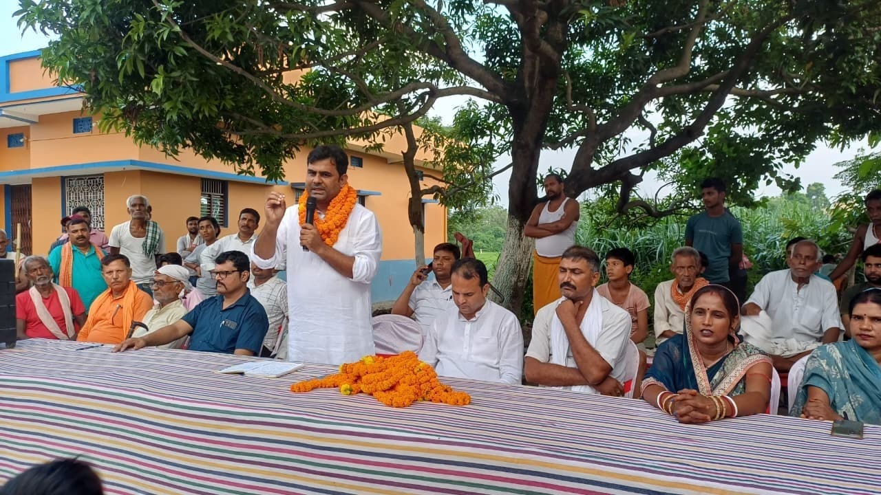 बतरदेह पंचायत में भाजपा की चौपाल में दी गयी योजनाओं की जानकारी