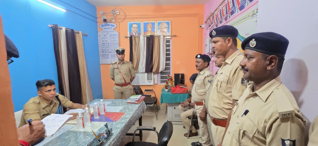 एसपी ने किया सिधवलिया थाने का वार्षिक निरीक्षण