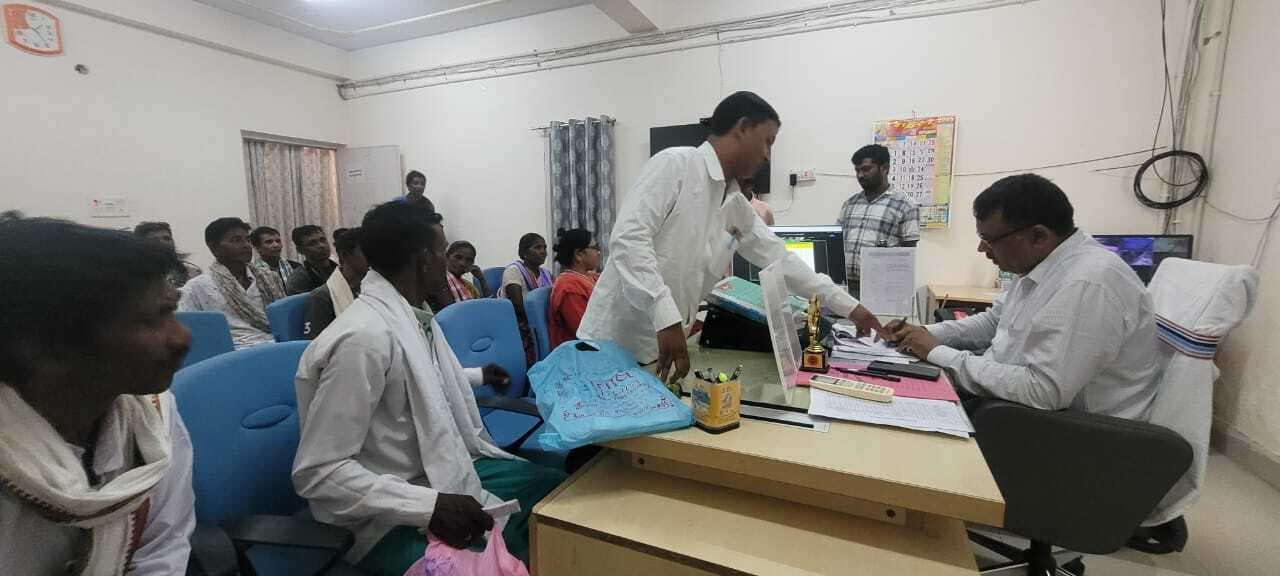 ग्राम प्रधानों ने मानदेय भुगतान और मोटरसाइकिल की मांग उठायी