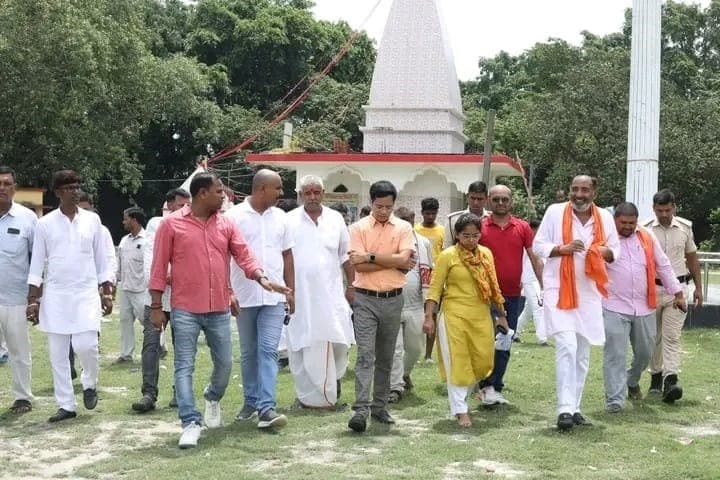Motihari: मुख्यमंत्री की संभावित यात्रा को लेकर सीताकुंड धाम का निरीक्षण