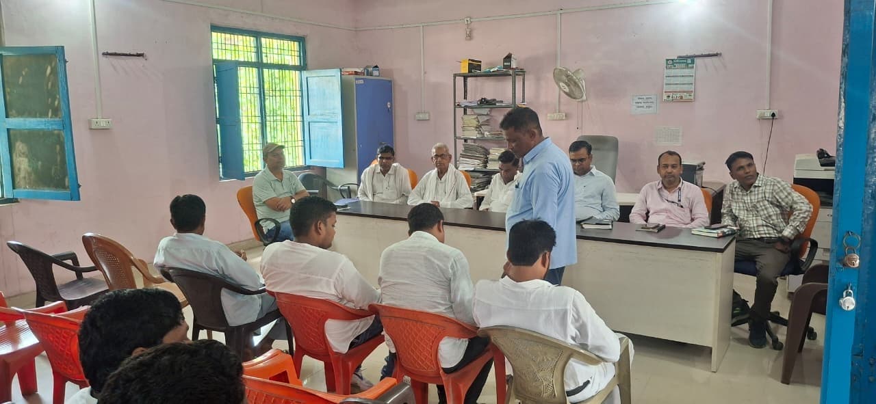 हथुआ में बीस सूत्री की बैठक से गायब रहे कई अधिकारी, सदस्यों ने जतायी नाराजगी