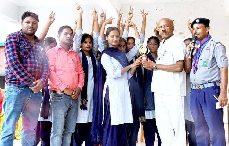 गूंजता रहा वंदे मातरम् का नारा, बच्चों की संगीतमय प्रस्तुति ने लोगों का मन मोहा