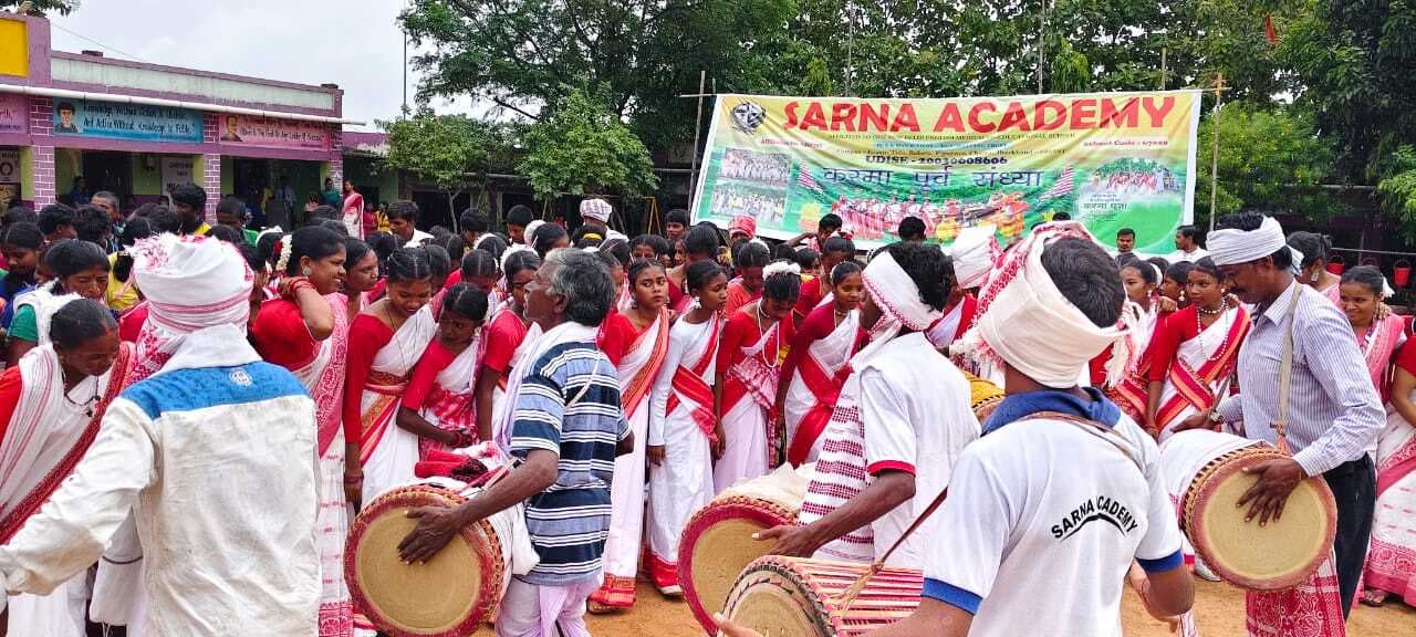 सरना एकेडमी में प्रकृति पर्व करमा पूजा महोत्सव उल्लास के साथ मना