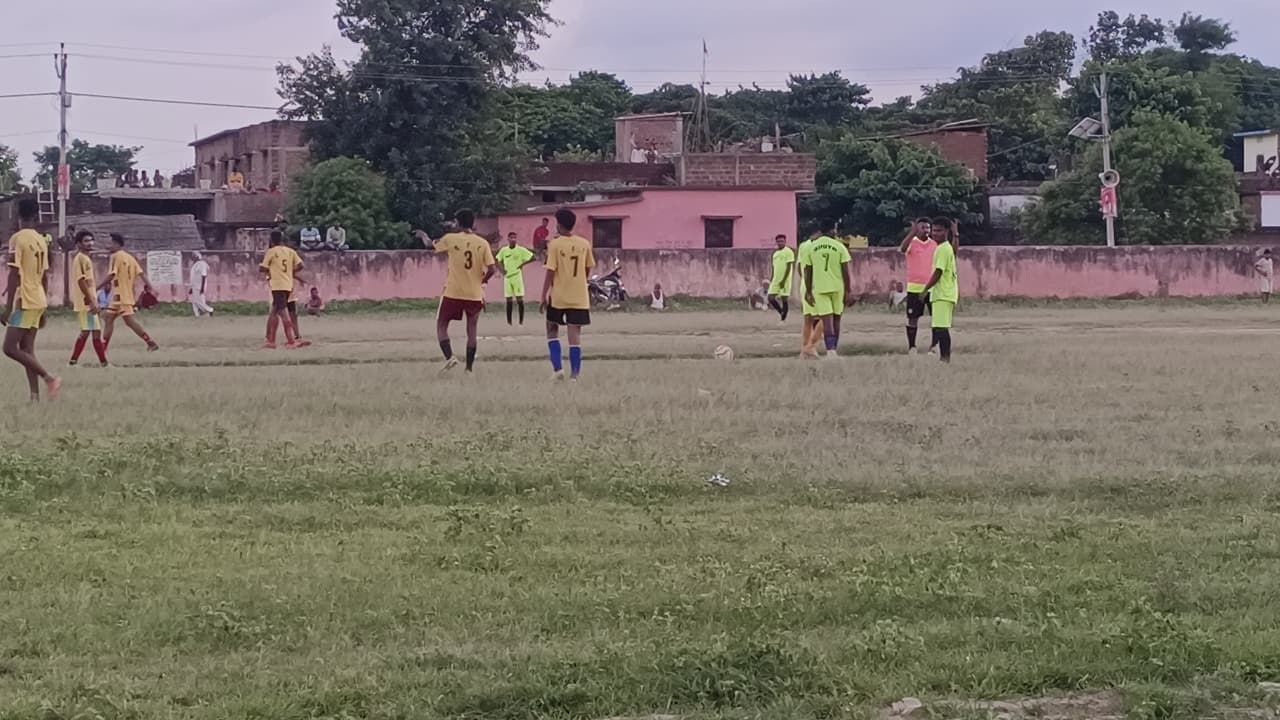 गड़हनी फुटबॉल क्लब ने आदर्श क्लब बिहिया को 3-0 से हराया