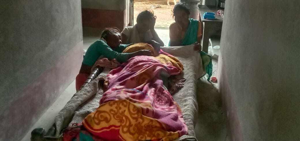 दुमका-गोपीकांदर रोड की बदहाली की वजह से गयी जान