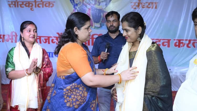 लोक सांस्कृतिक मंच के कलाकारों ने दी सांस्कृतिक कार्यक्रम की प्रस्तुति