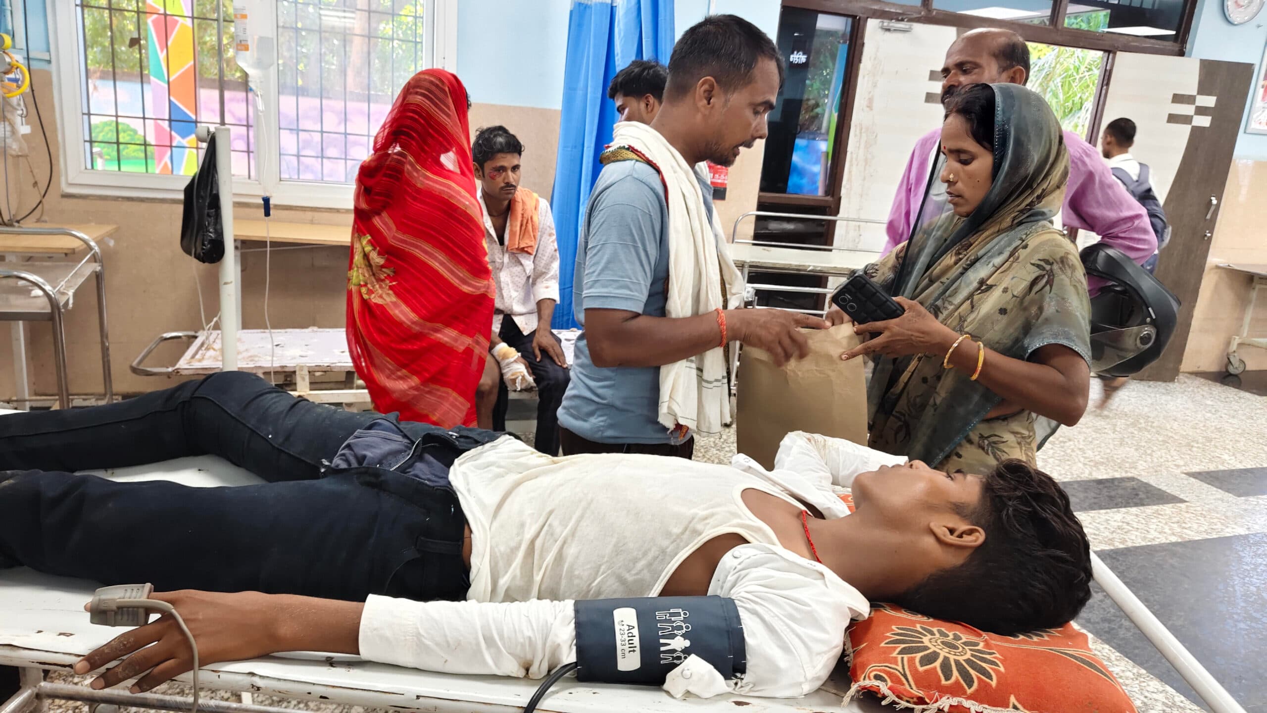 ऑटो ने बाइक सवार मामा-भांजे को मारी टक्कर, जख्मी