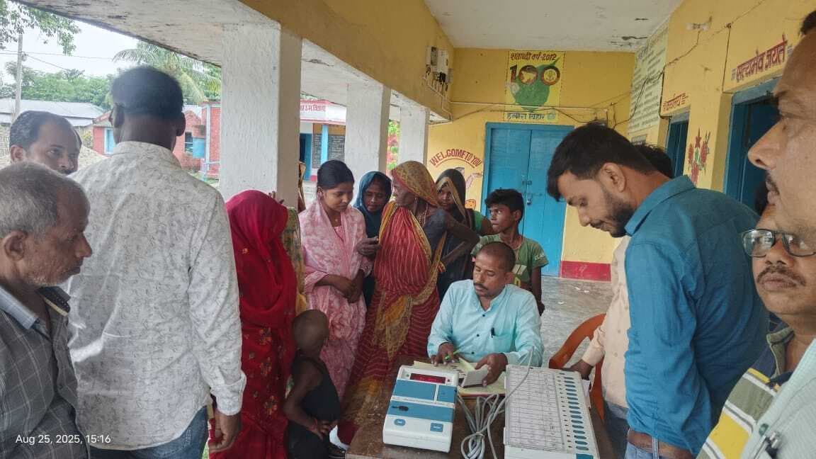 मतदाता जागरूकता: इवीएम व वीवीपैट के प्रयोग की दी जानकारी