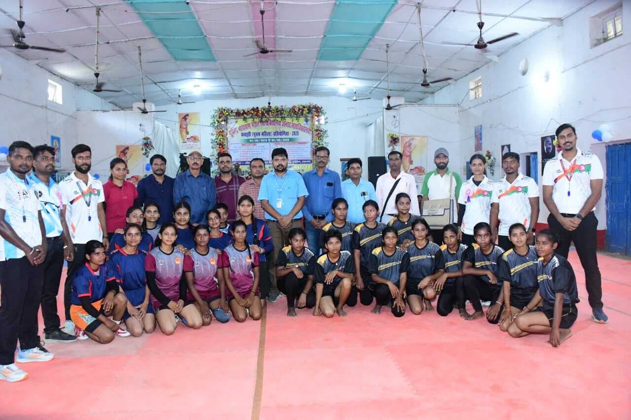 अंतर महाविद्यालय कबड्डी में एमएलटी कॉलेज ने बीएनएमवी को किया पराजित