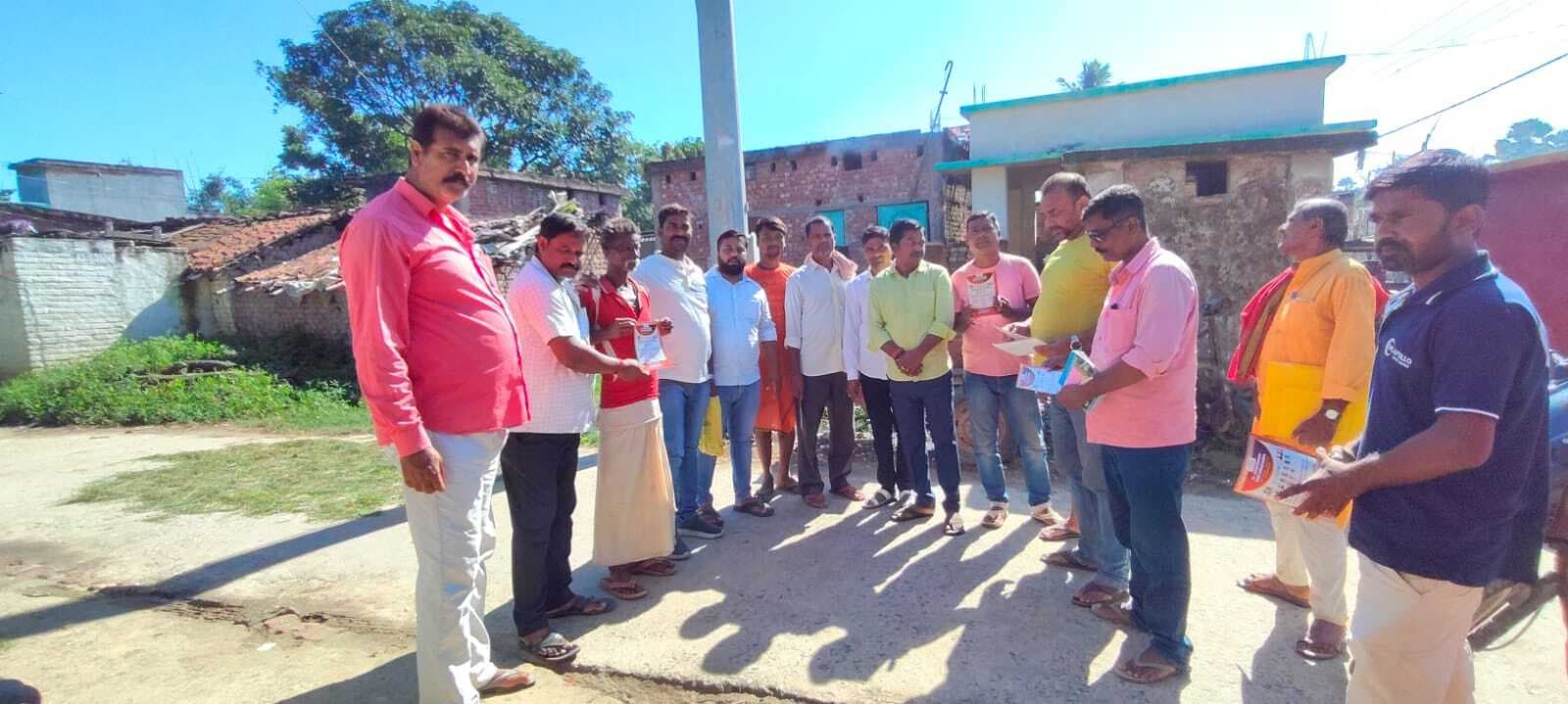 एनडीए कार्यकर्ता सम्मेलन को लेकर चलाया अभियान, घर-घर दे रहे आमंत्रण पत्र