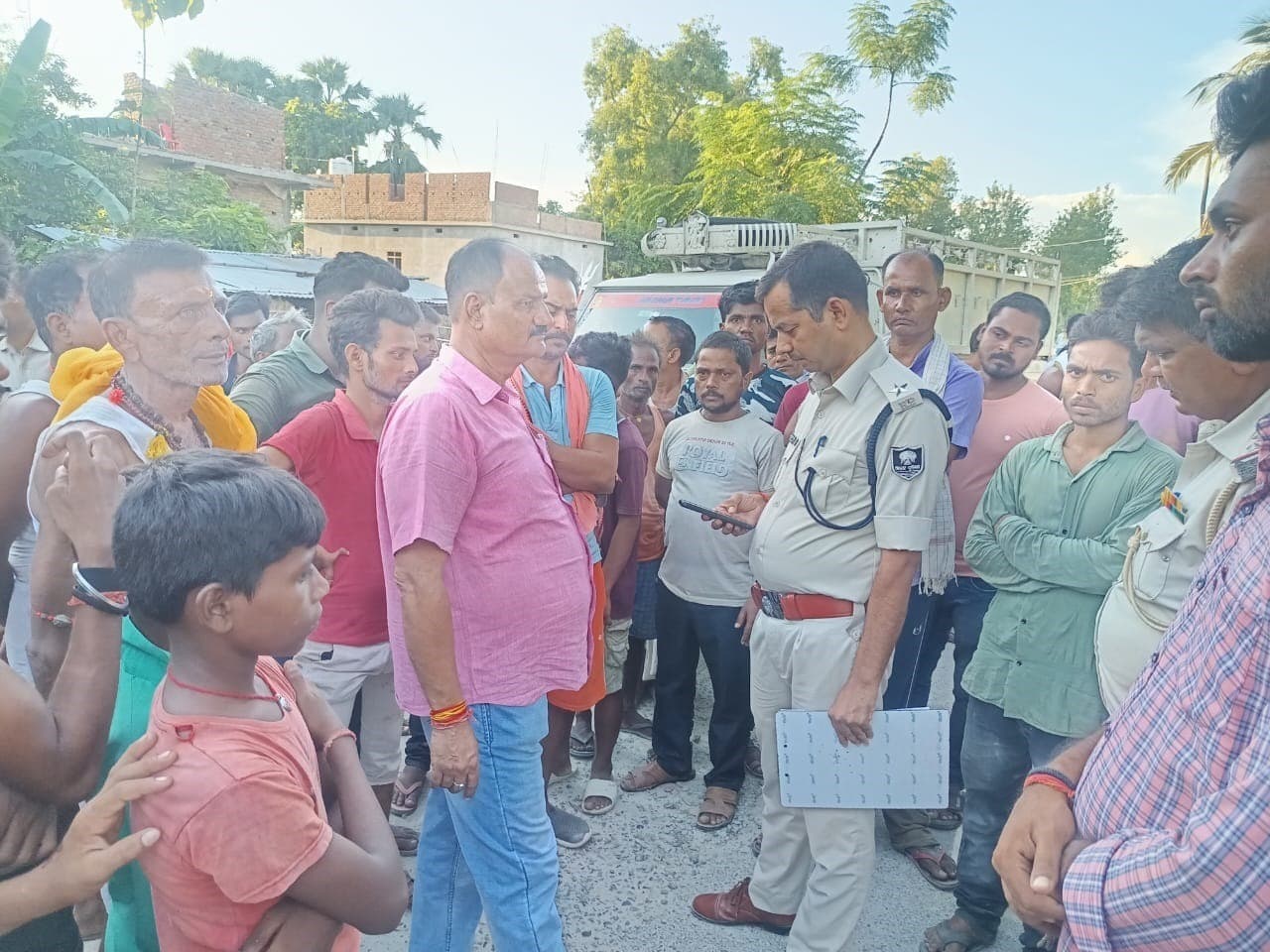 Motihari : करेंट से किशोर की मौत, विरोध में सड़क जाम