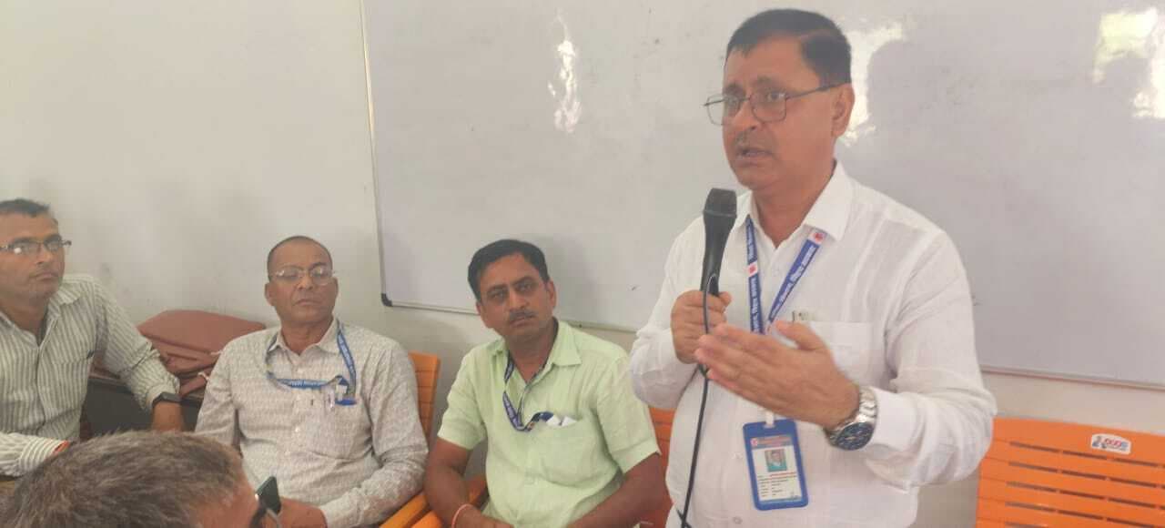 कुचायकोट में एचएम की बैठक में योजनाओं काे लेकर दिये गये निर्देश