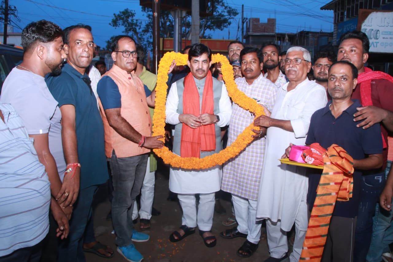 पूर्व केंद्रीय मंत्री सैयद शाहनवाज हुसैन का किया गया भव्य स्वागत