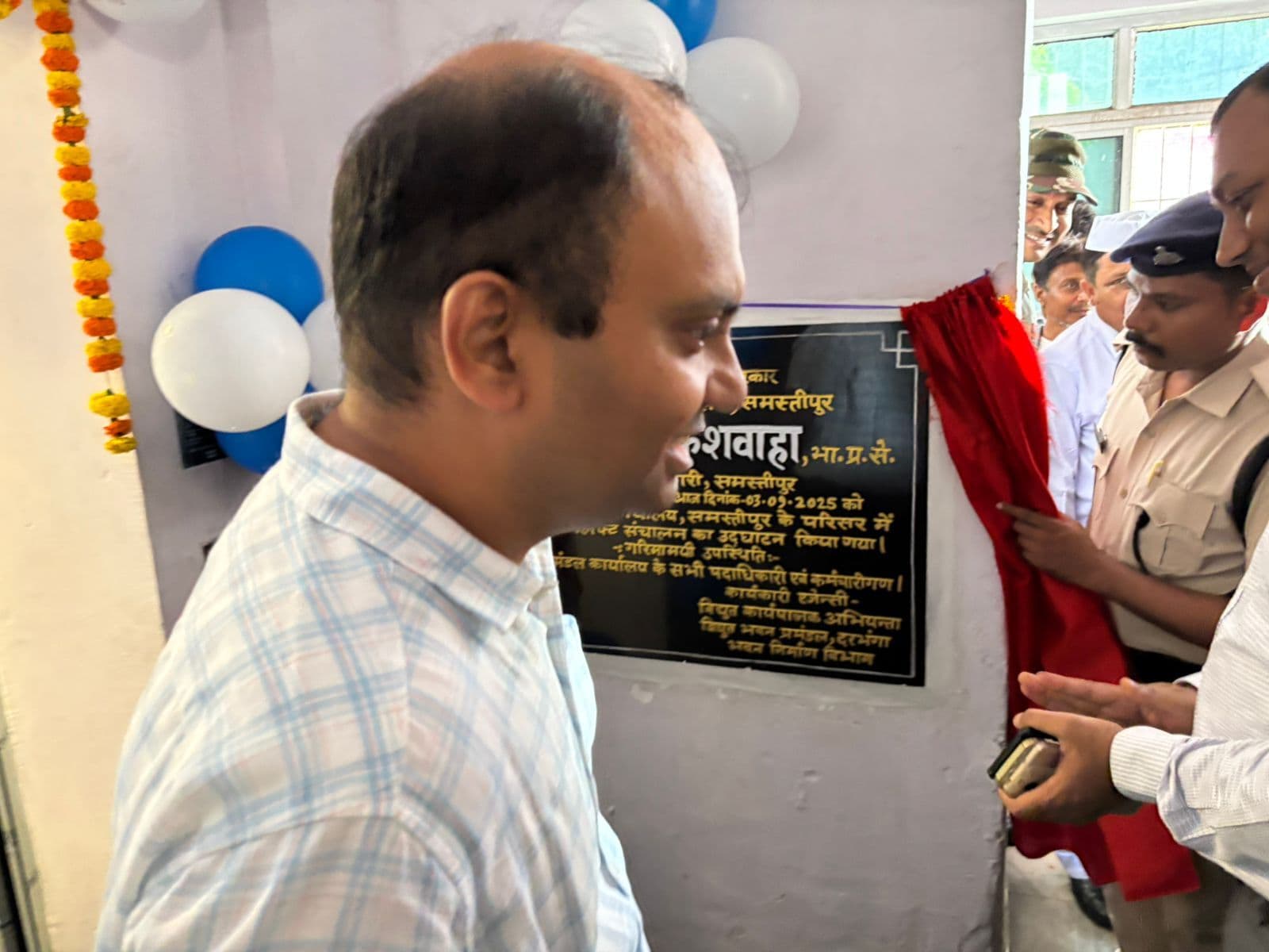 Samastipur News:सदर अनुमंडल कार्यालय में लिफ्ट का डीएम ने किया उद्घाटन