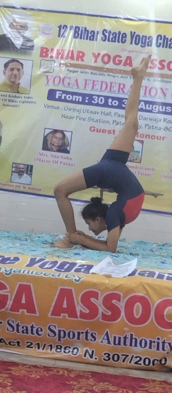 Motihari: किसान की बेटी स्टेट योगा चैंपियनशिप में गोल्ड मेडल के लिए हुई चयनित